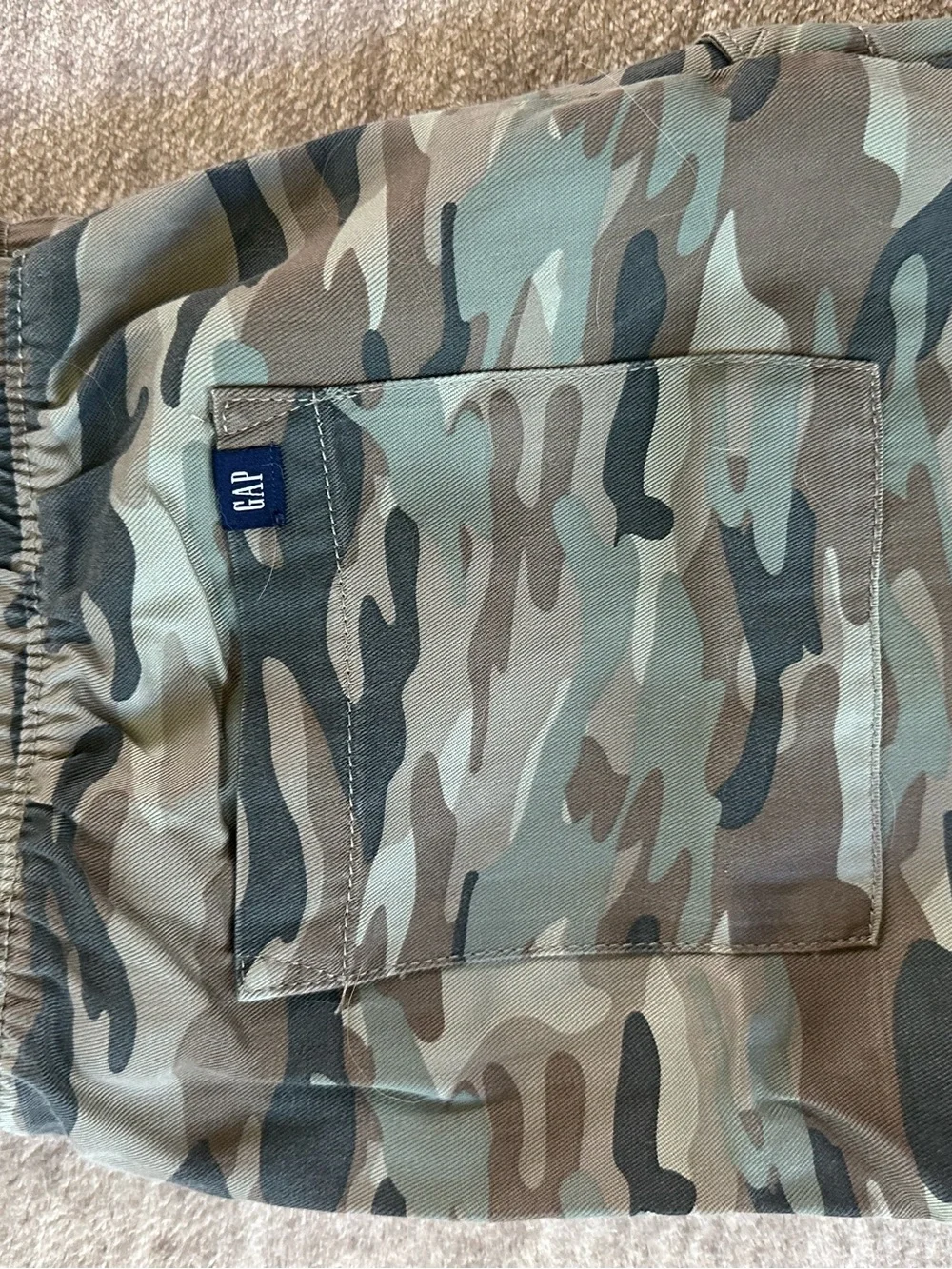 GAP Women’s Green Camo Jogger Pants, Trendy, Athleisure Wear, Comfortable